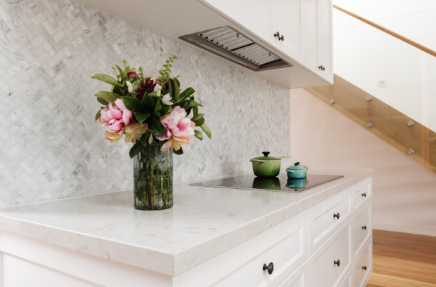 kitdhen, cooktop, flowers in a vase