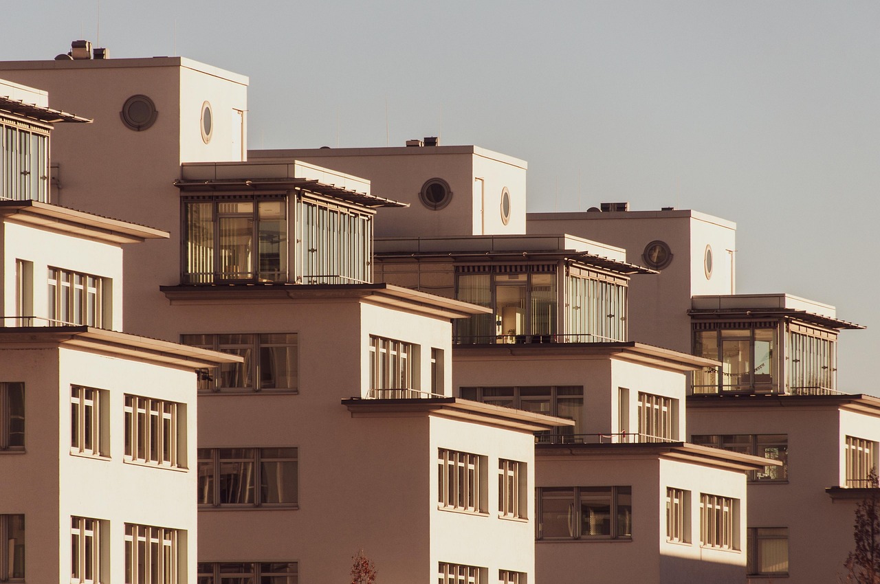 Apartment buildings. Image by Pixabay