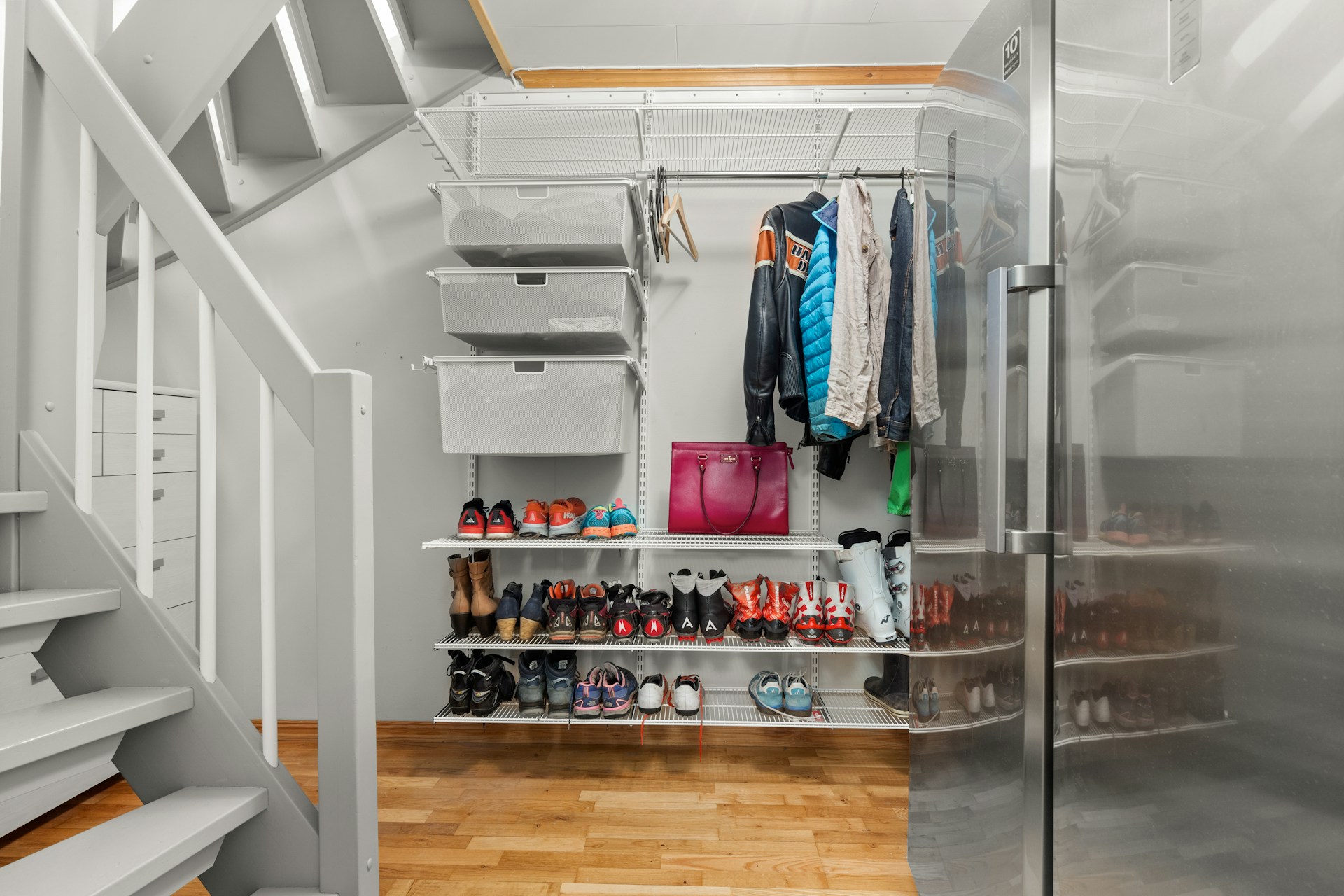 walk in closet. Image by Unsplash.