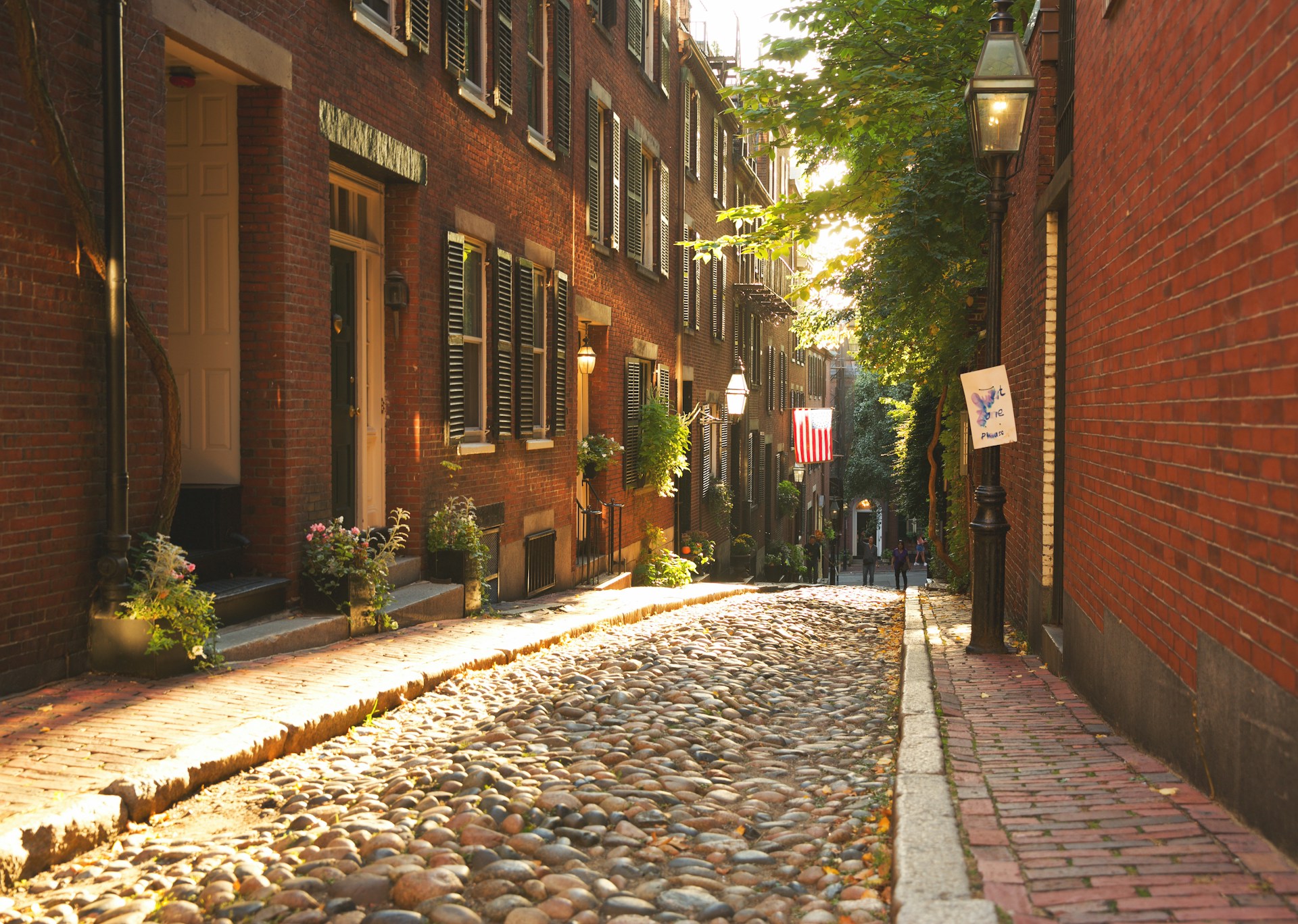 Boston's Beacon Hill. Brick buildings, cobblestone street. Image by Unsplash