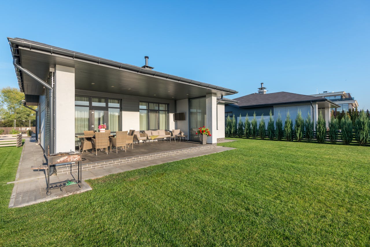 Porch with a house with furniture. Image by Pexels