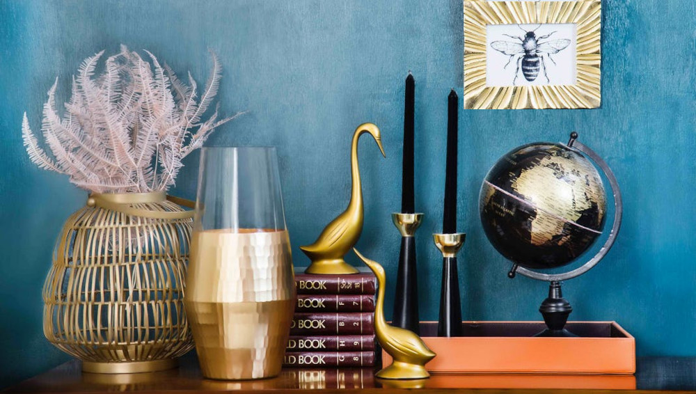 Decor, gold plated figurines